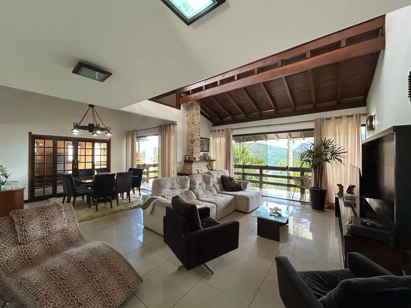 Imagem Casa em Condomínio para Venda em Petrópolis / RJ no bairro Nogueira