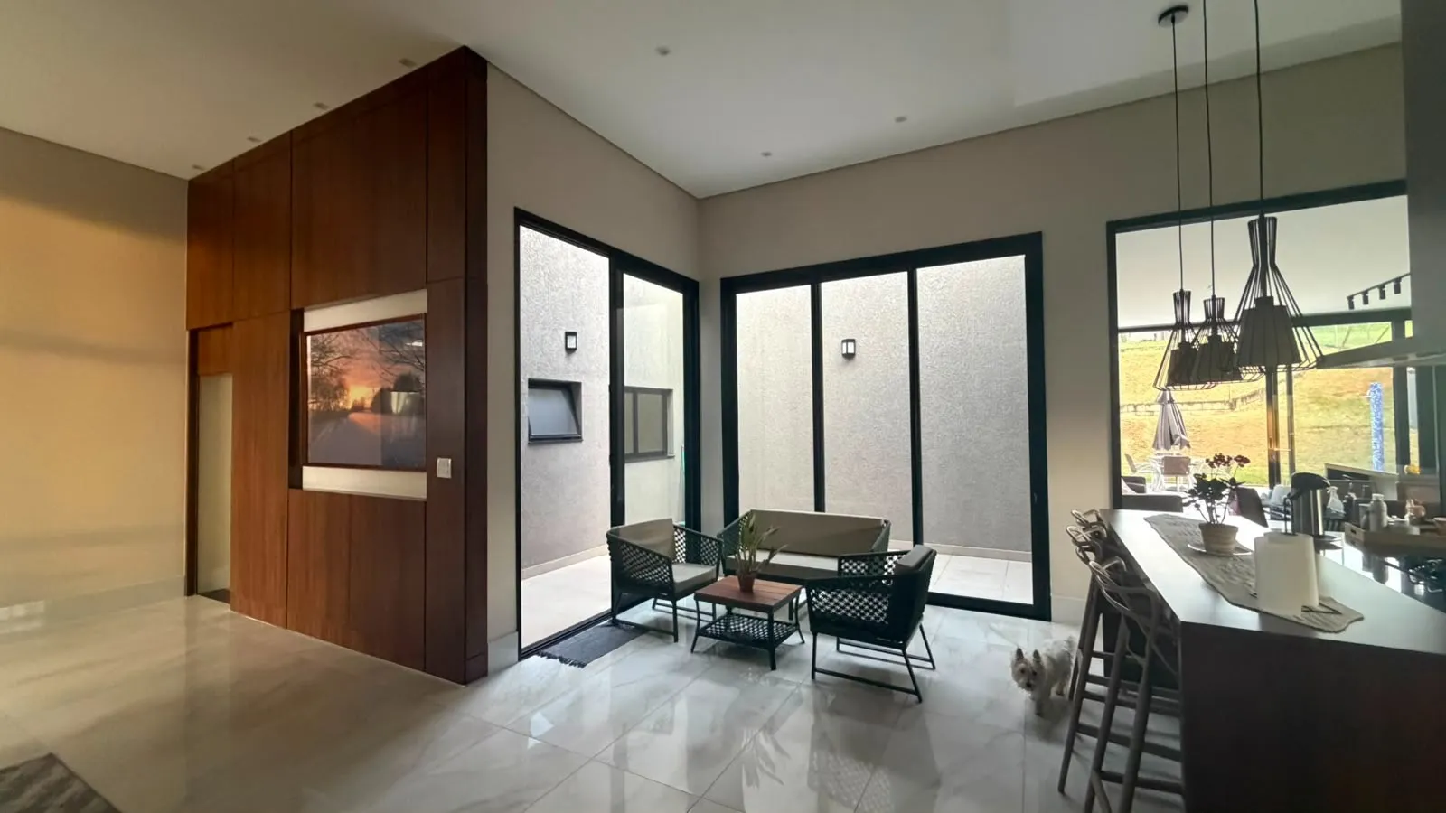 Imagem Casa de Alto Padrão à Venda no Village Ipanema I, Araçoiaba da Serra. 1.030 m² de terreno | 313 m² construídos | 3 suítes | 4 vagas | Piscina aquecida