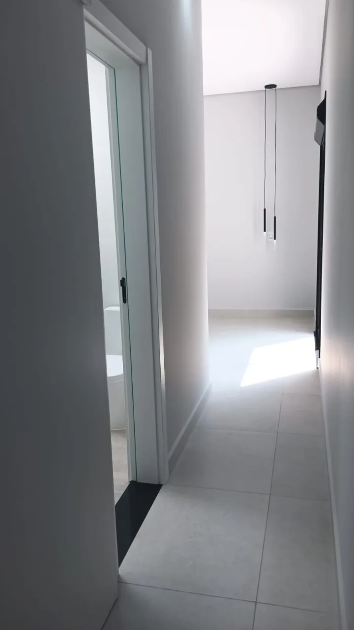 Imagem Excelente oportunidade: Casa em Condomínio à venda em Sorocaba-SP, bairro Wanel Ville, 3 quartos, 2 suítes, 2 salas, 4 banheiros, 145,58 m².
