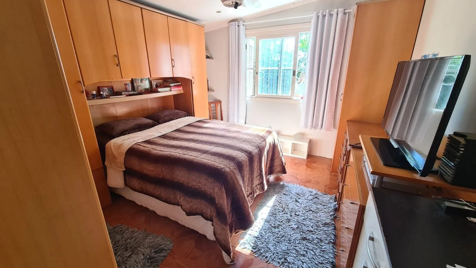 Imagem Casa com 4 dormitórios, 2 vagas e 300m² á venda