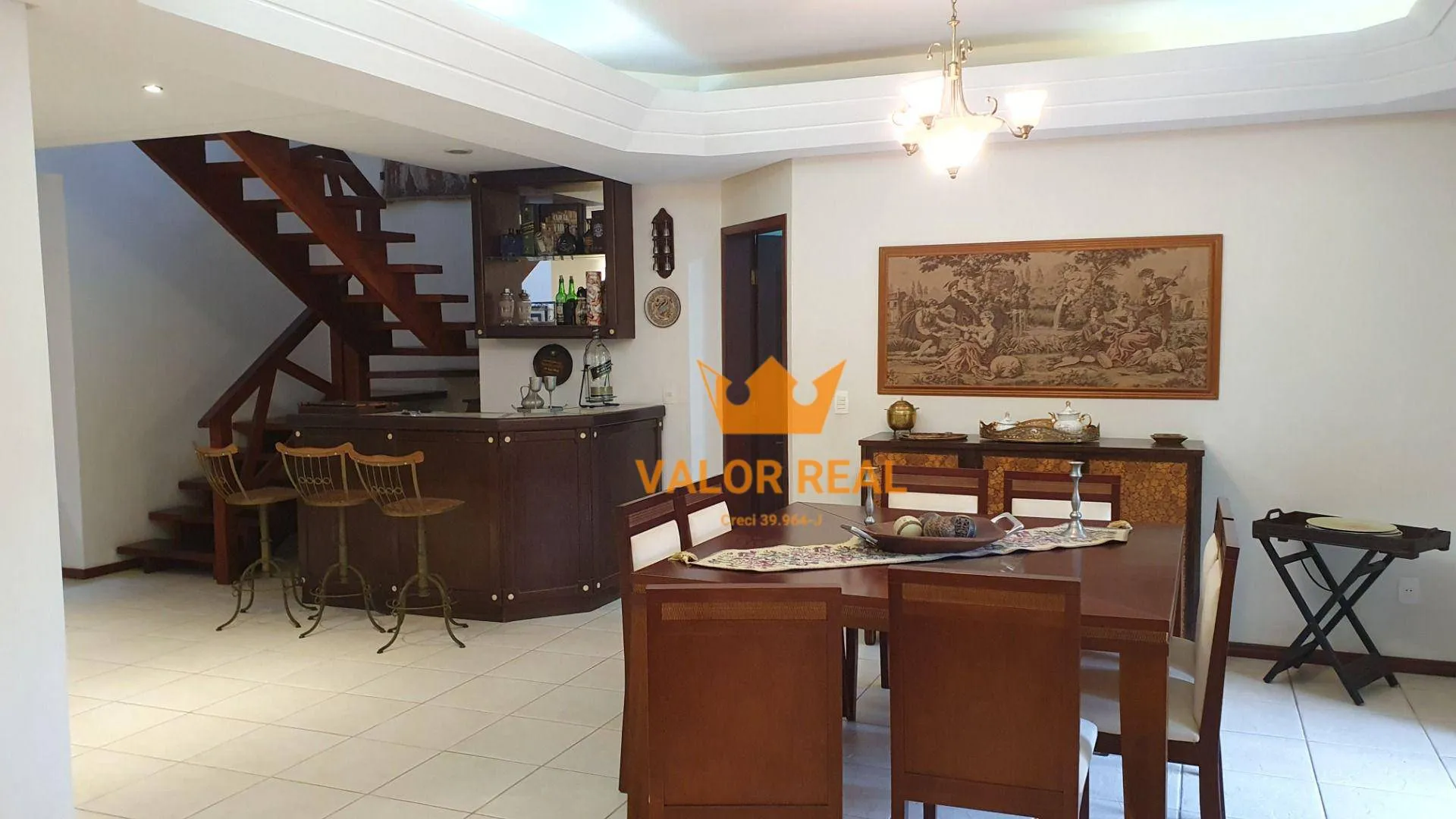 Imagem Casa em Condomínio de Alto Padrão, Venda ou Locação: AT 720 m2 e AC 390 m2, 4 suites, 4 vagas, piscina.
