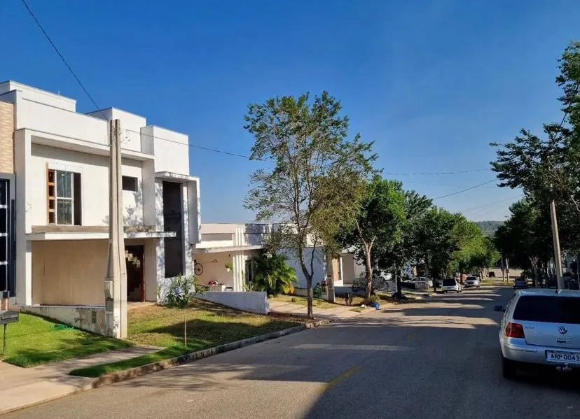 Imagem Casa de 209 m² com 3 Suítes Localizado Condomínio Terras de São Francisco.