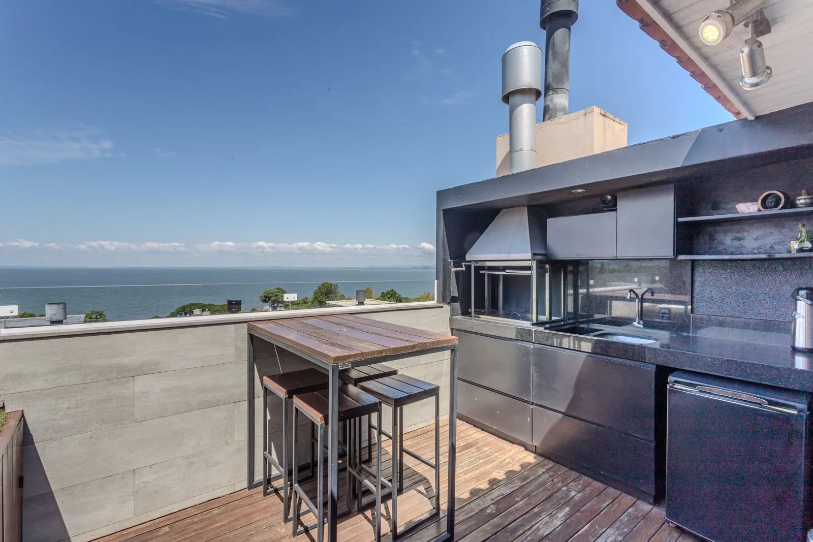 Imagem Casa com 3 suítes, Jacuzzi e vista panorâmica para o Guaíba