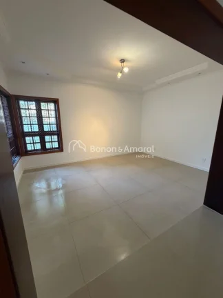 Imagem Ampla e confortável, esta excelente residência conta com 298m² de área construída, oferecendo e...