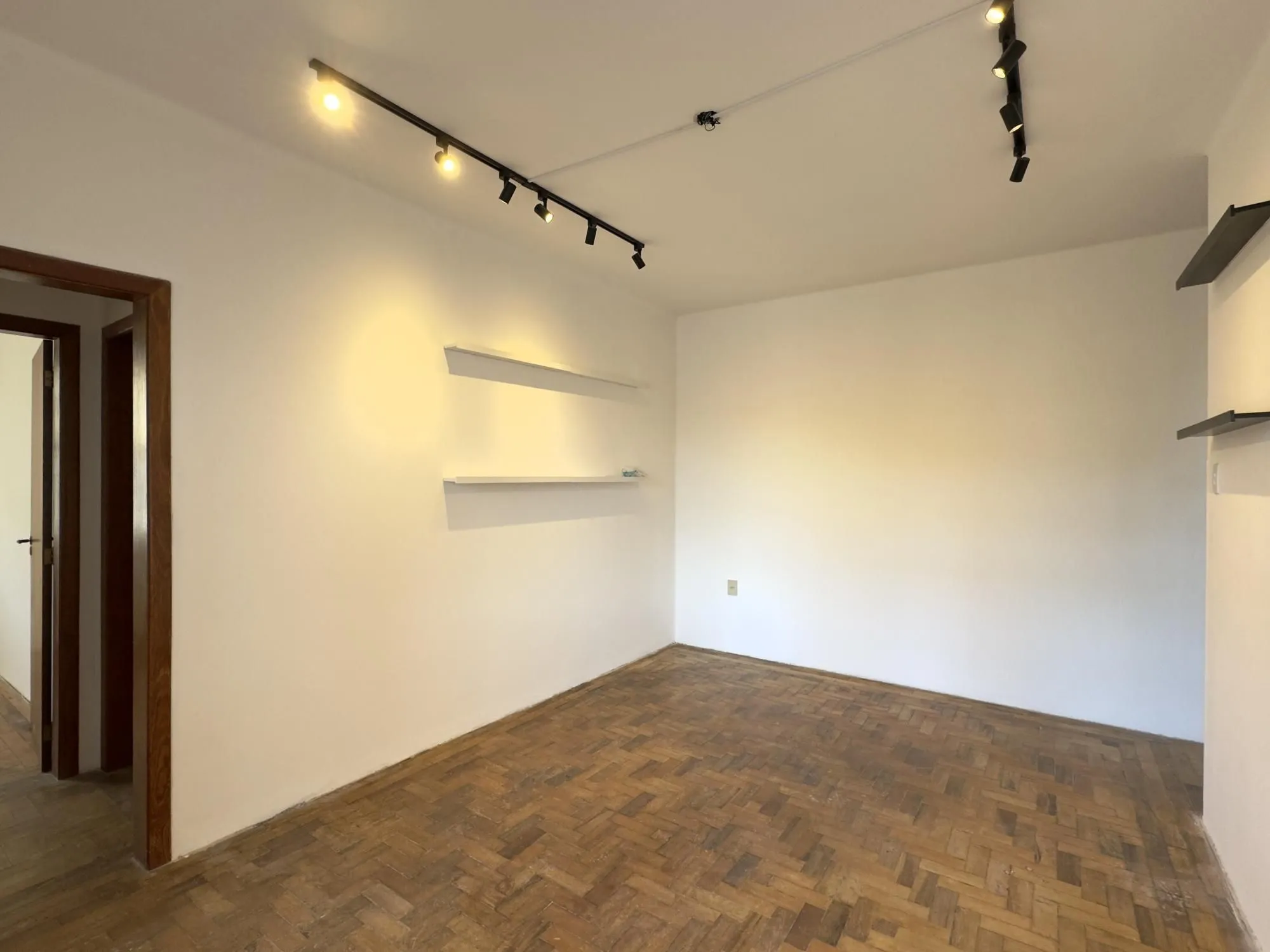 Imagem Apartamento reformado de 68m², 2 dormitórios no bairro Praia de Belas