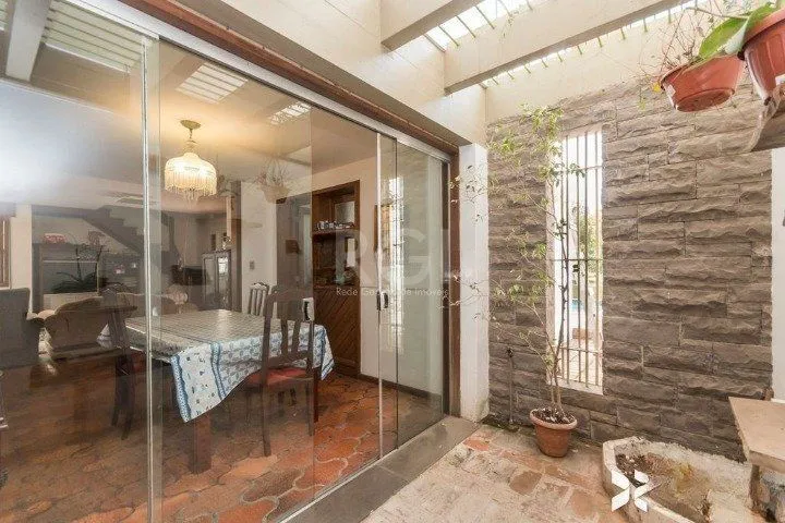Imagem Casa para Venda - 247m², 4 dormitórios, sendo 1 suites, 5 vagas - Glória