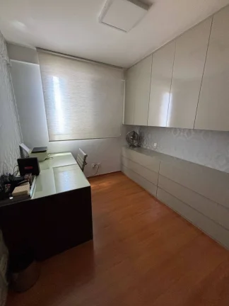 Imagem Apartamento 3 Quartos com Suíte, Varanda e 2 Vagas Paralelas.