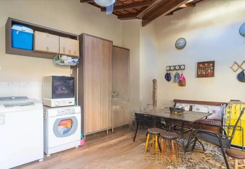 Imagem Linda casa com 3 dormitórios, sendo 1 Suíte, Sala Ampla no Condomínio de Ótima Localização