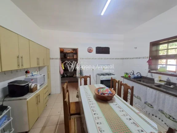 Imagem Linda chácara com total privacidade em meio à natureza!
Casa com 3 suítes (2 com closet), sala í...