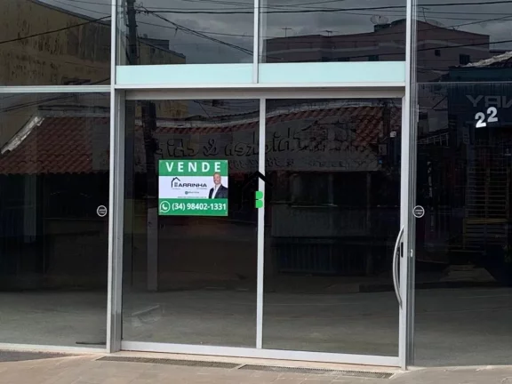 Imagem Loja 837m² na rua Major Gote, com mezanino e escritórios