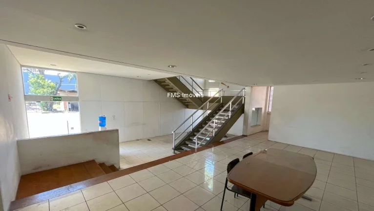 Imagem Galpão com 3565m2 na região de Jurubatuba - SP.