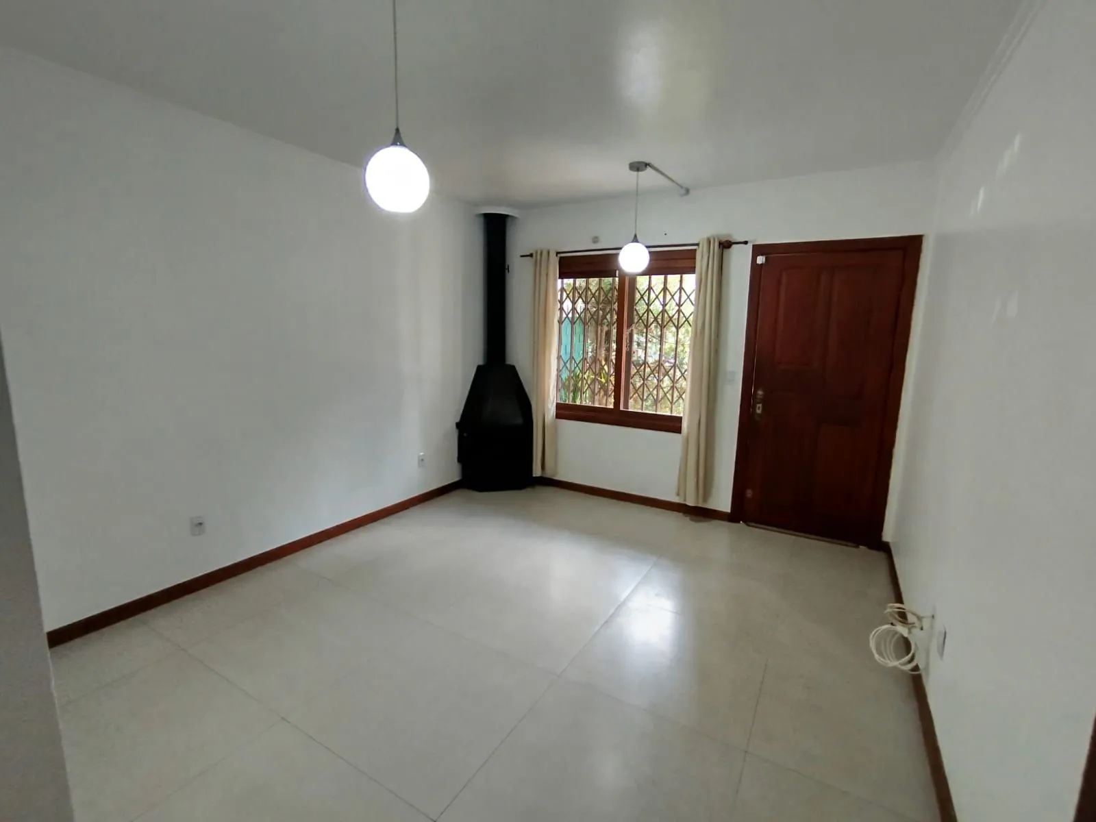 Imagem Casa com 03 quartos e 01 vaga no Bairro Cristal