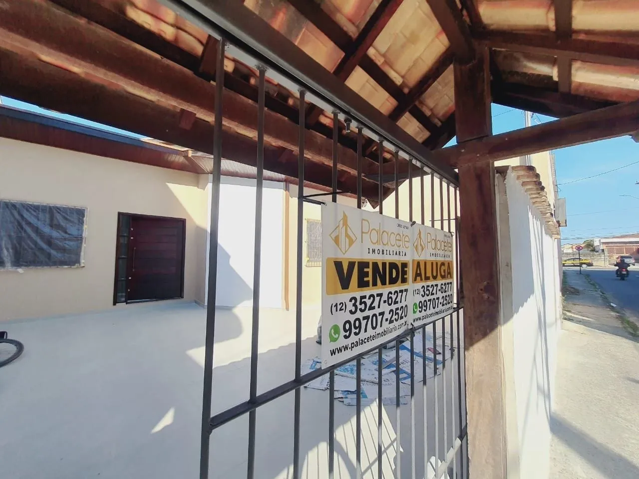 Imagem "Espaço e Conforto para sua família: Casa com Terreno inteiro, para venda e locação, 4 Dormitórios e Quintal Amplo à Venda"