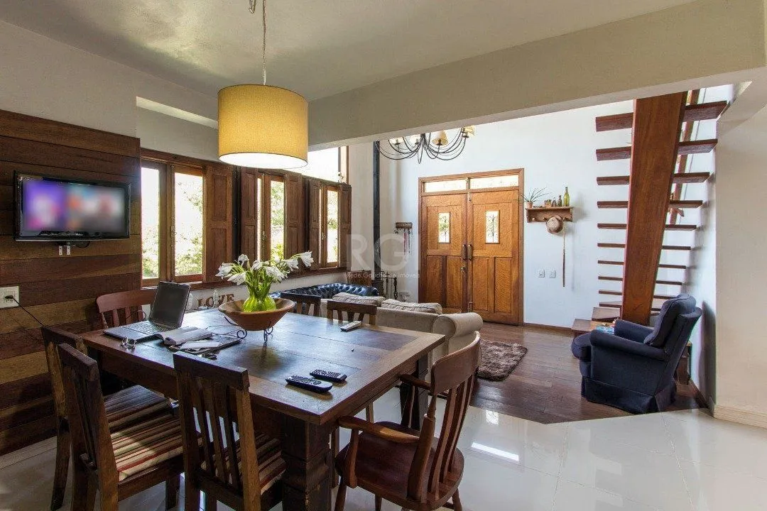 Imagem Casa para Venda - 250m², 3 dormitórios, sendo 2 suites, 3 vagas - Ponta Grossa