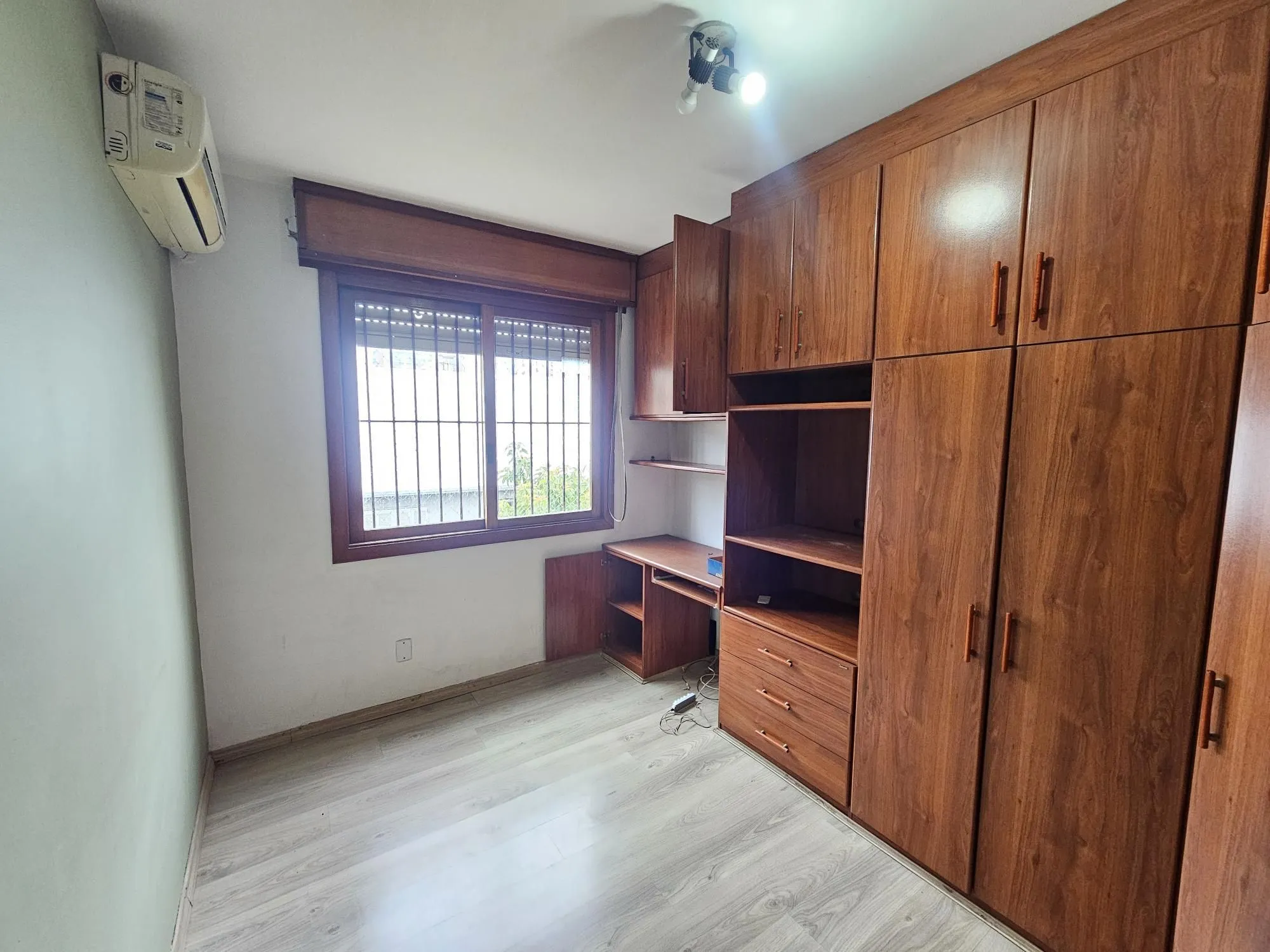 Imagem CIDADE BAIXA COM SACADA E VAGA DE GARAGEM