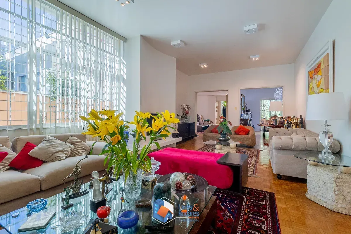 Imagem Casa para venda em Pacaembu com 5 quartos, sendo 3 suítes, 600m²