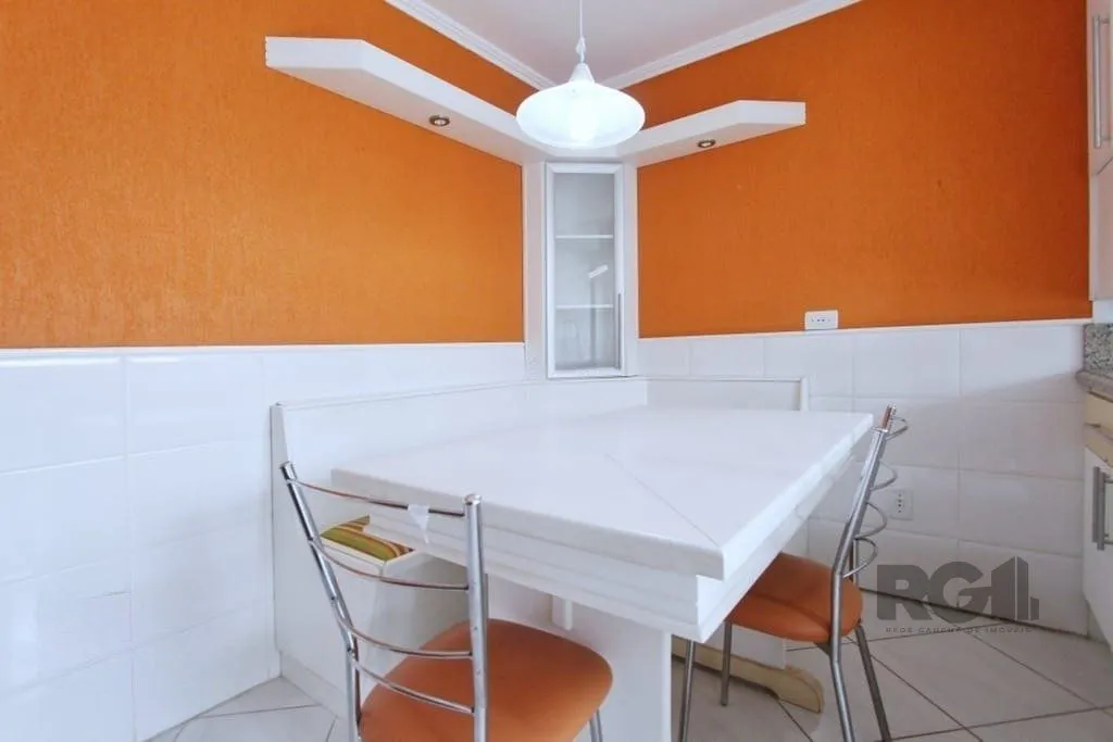Imagem Excelente casa de 324m² com 4 dormitórios e 2 vagas.
