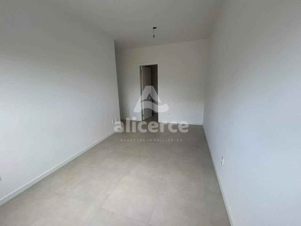 Imagem Apartamento à venda com 3 quartos 1 suíte, 80m² em Capoeiras Florianópolis