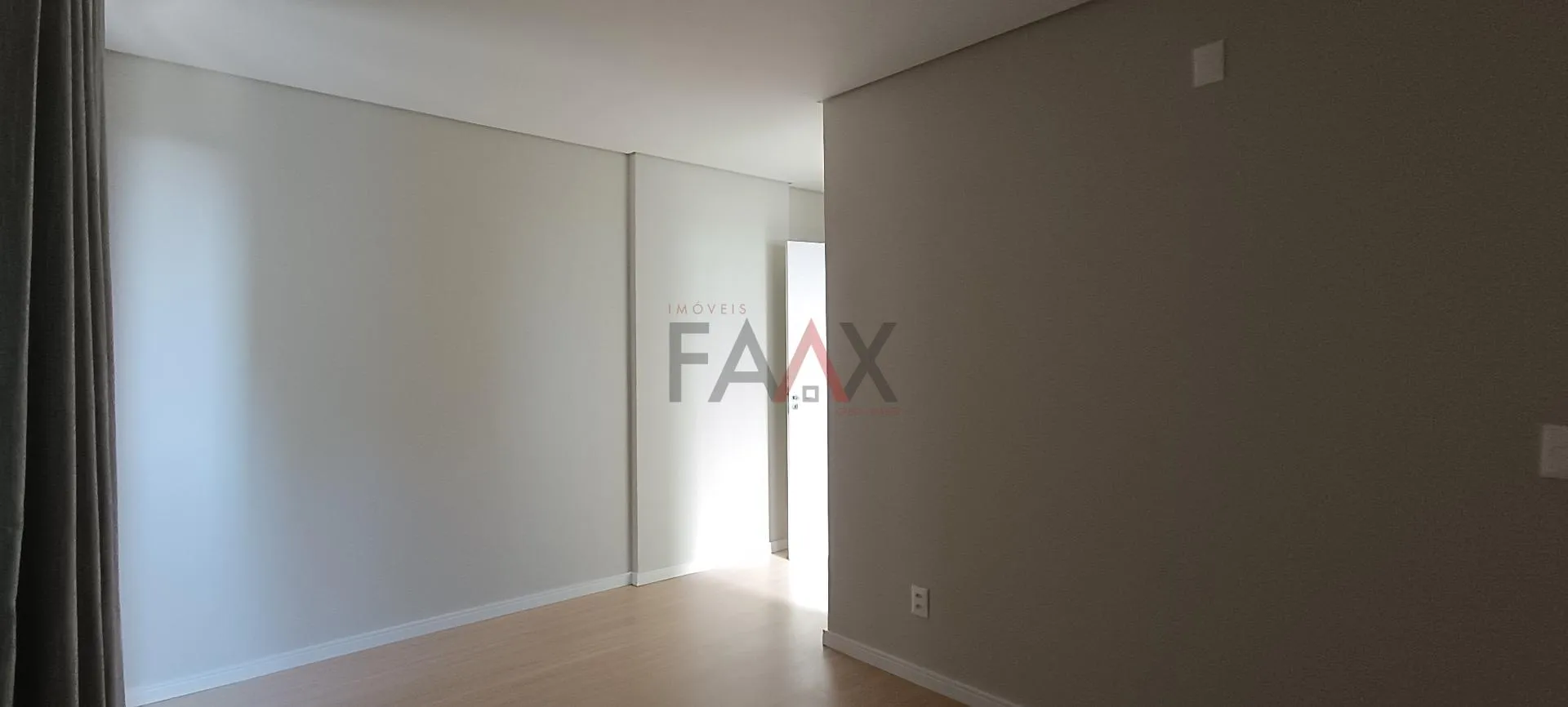 Imagem Apartamento à venda no Centro com 2 suítes mais vaga de garagem coberta