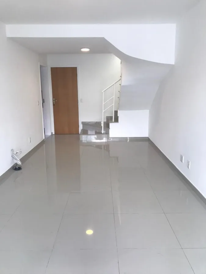 Imagem Cobertura para Venda em Petrópolis / RJ no bairro Samambaia