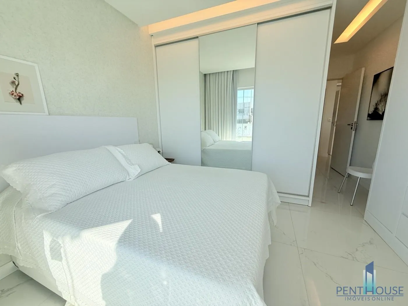 Imagem Apartamento com Terraço para Venda em Camboriú, São Francisco de Assis, 3 dormitórios, 3 suítes, 4 banheiros, 1 vaga