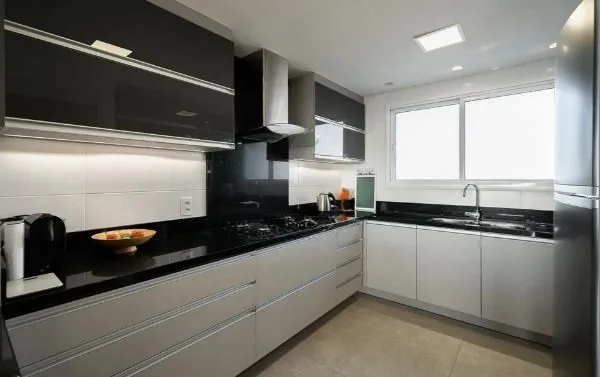 Imagem Vende-se amplo apartamento com 3 suítes, 126m² e 2 vagas - Petrópolis