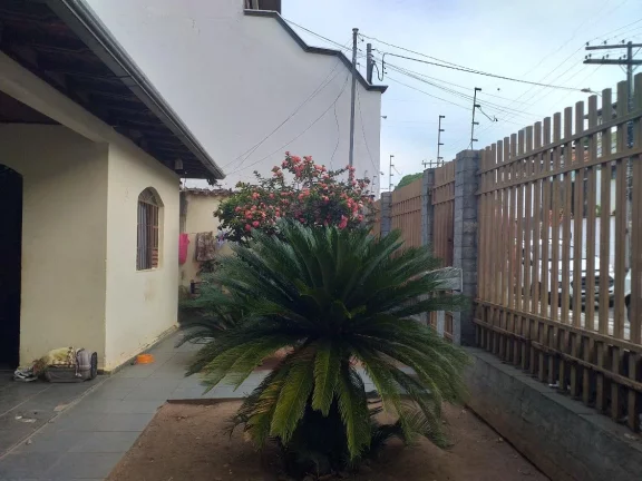 Imagem Casa de três quartos Caravelas