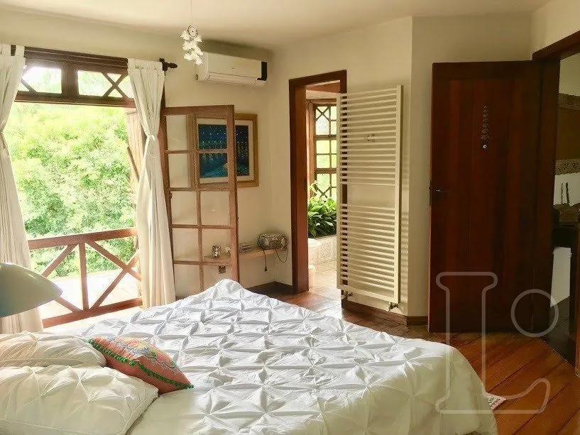 Imagem Casa para Venda - 570m², 3 dormitórios, sendo 1 suites, 2 vagas - Hípica