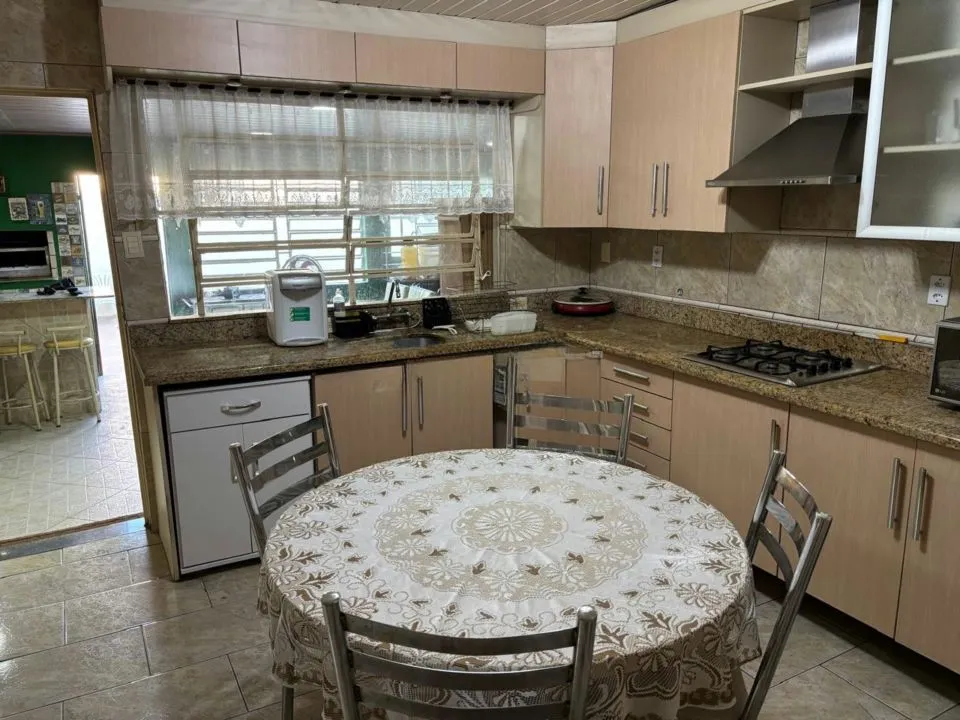 Imagem Casa de 3 dormitórios à venda no Bairro Rubem Berta - Porto Alegre