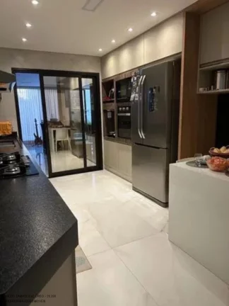 Imagem Casa alto padrão a venda na Av. Priscila Dutra