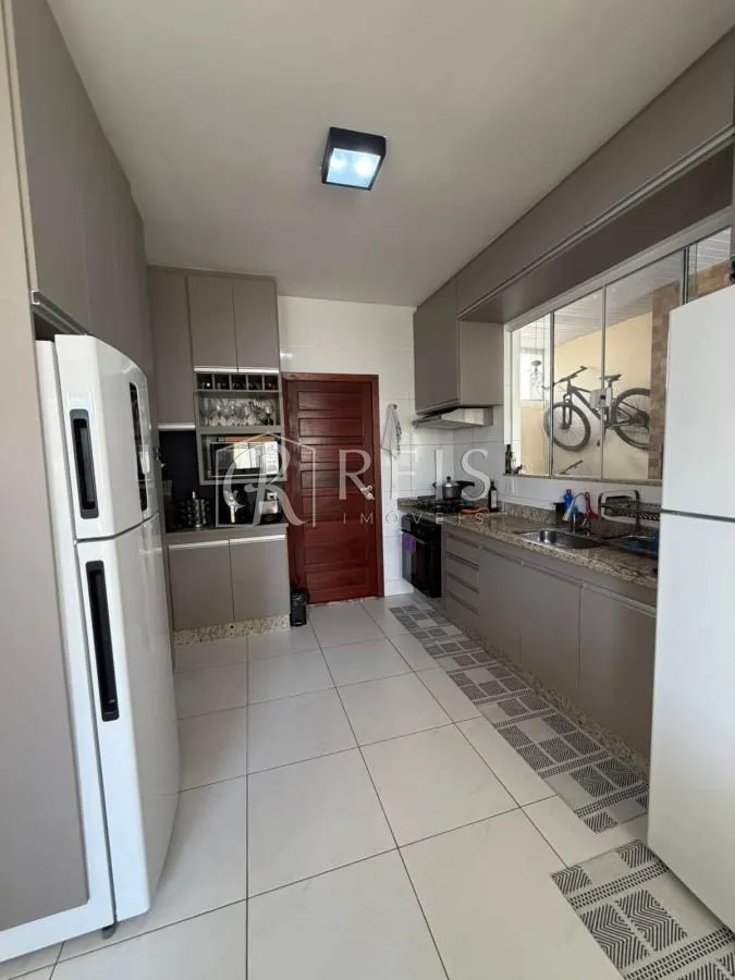Imagem Casa para Venda em Rio das Ostras, Terra Firme, 3 dormitórios, 1 suíte, 3 banheiros, 1 vaga