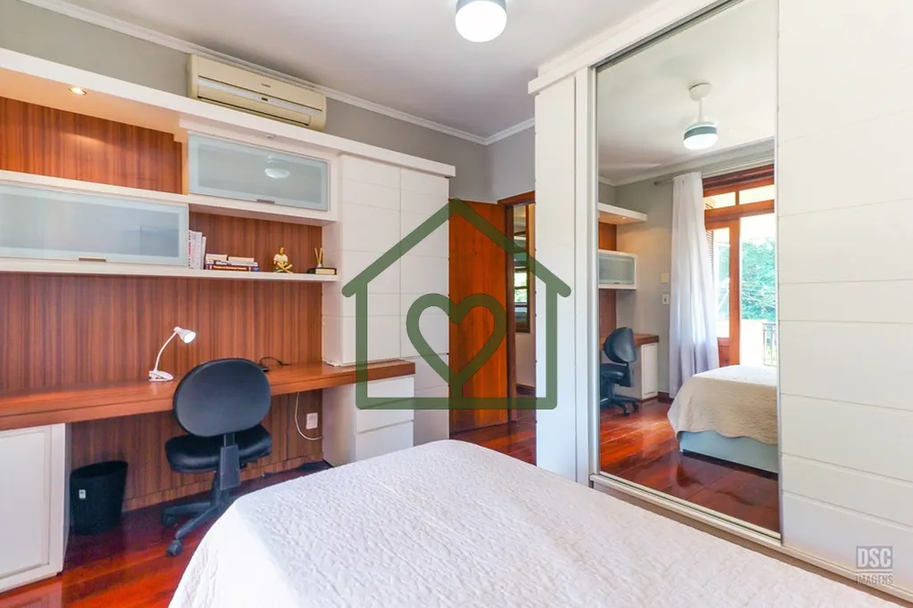 Imagem Viva com Exclusividade em Ipanema: Casa Completa com Piscina, Sacadas e Ambientes Amplos

Esta resid...