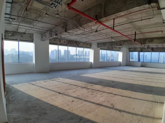 Foto do imóvel Conjunto Comercial de Alto Padrão para Locação na Chácara Santo Antônio, São Paulo-SP: 4 Banheiros, 4 Vagas, 163,15 m² de Área.