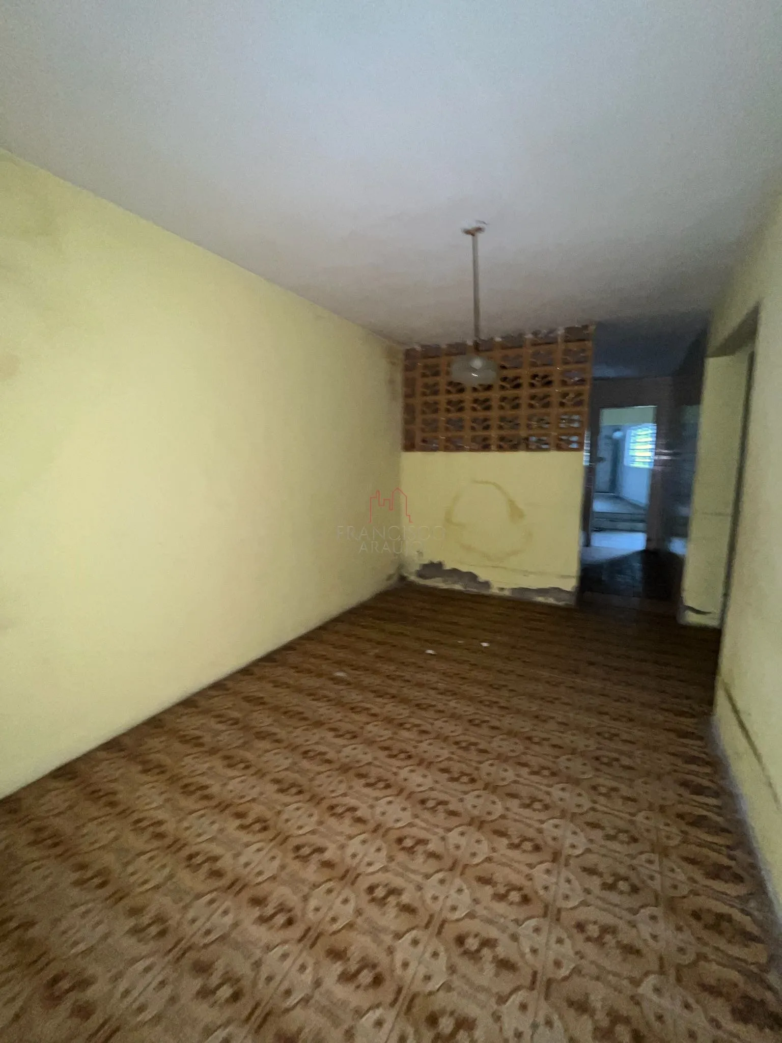 Imagem Oportunidade para quem busca espaço, localização estratégica e potencial de valorização no bai...