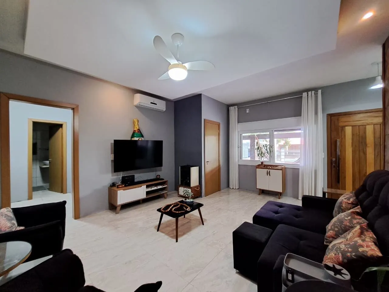 Imagem Casa com 04 dormitórios e piscina na praia de Imbé/ RS.