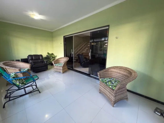 Imagem Casa para Venda em Recife, Encruzilhada, 5 dormitórios, 2 suítes, 4 banheiros, 2 vagas
