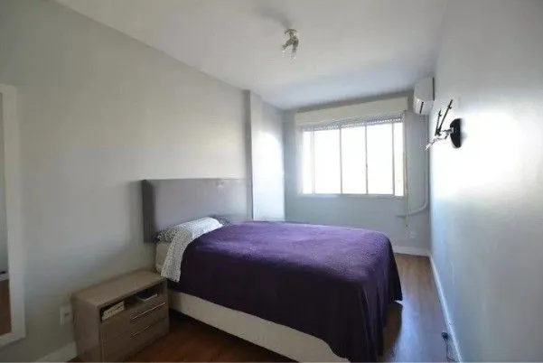 Imagem Apartamento com 2 quartos, 1 vaga e 58m² no bairro Menino Deus