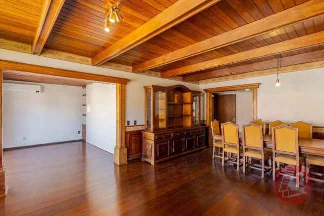 Imagem No Moinhos de Vento, 139m², 3 dormitórios, suíte, 2 vagas e infraestrutura.