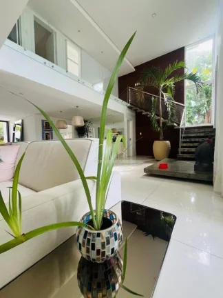 Imagem Casa Alto Padrão à Venda em Alphaville Salvador I | 600m² Privativos | 4 Suítes | Energia Solar | Espaço Gourmet