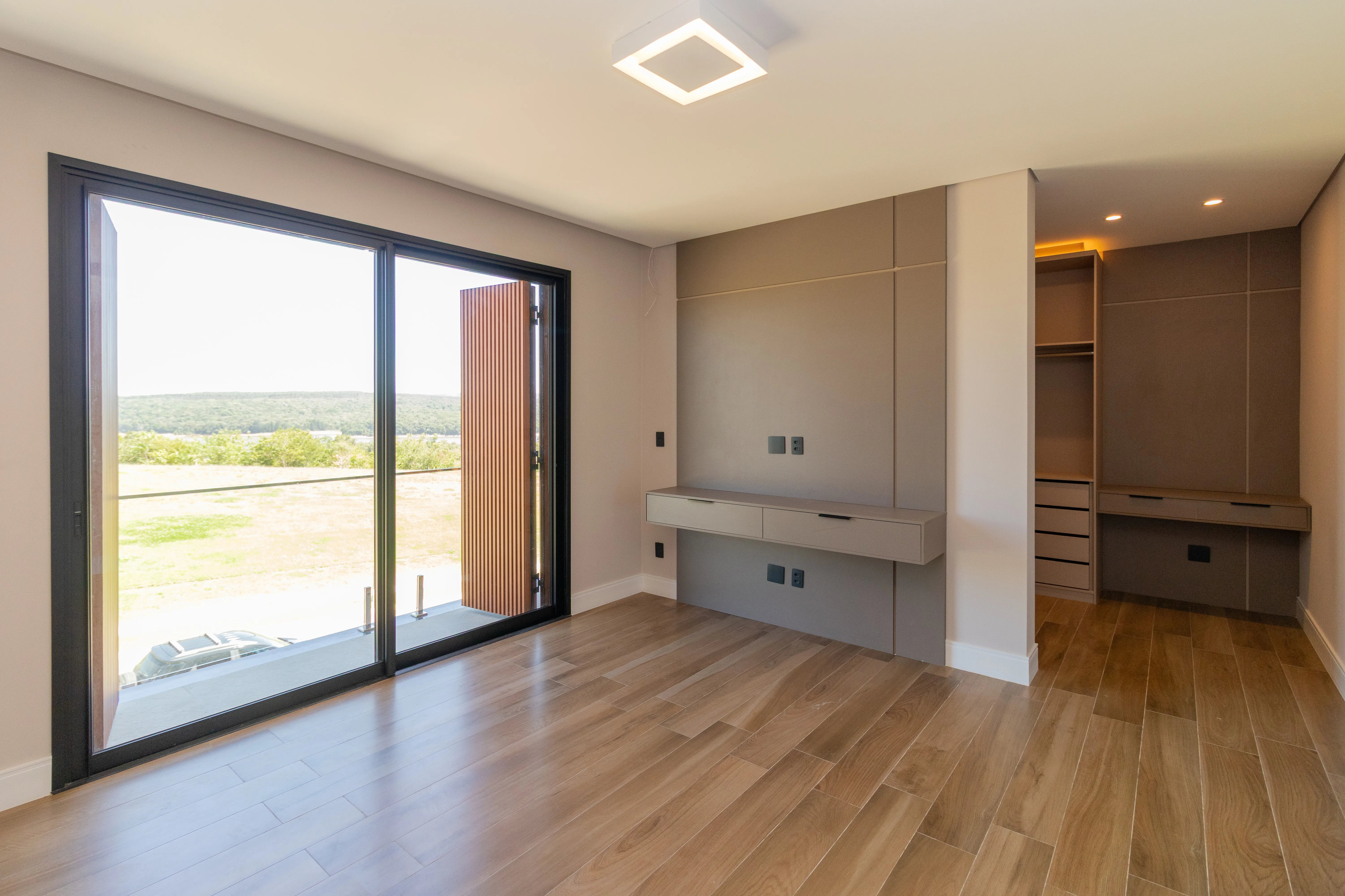 Imagem Condomínio Portofino | Reserva Ituparanga | 6 suítes | 720 m² | Piscina | Elevador | Sauna | Vista para a represa e campo de golfe.