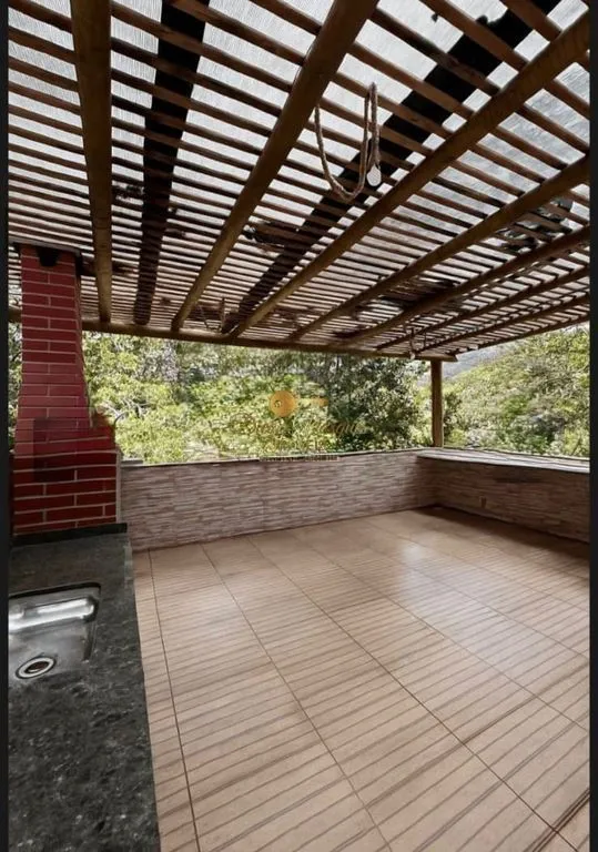 Imagem Casa em Condomínio para Venda em Teresópolis / RJ no bairro Albuquerque