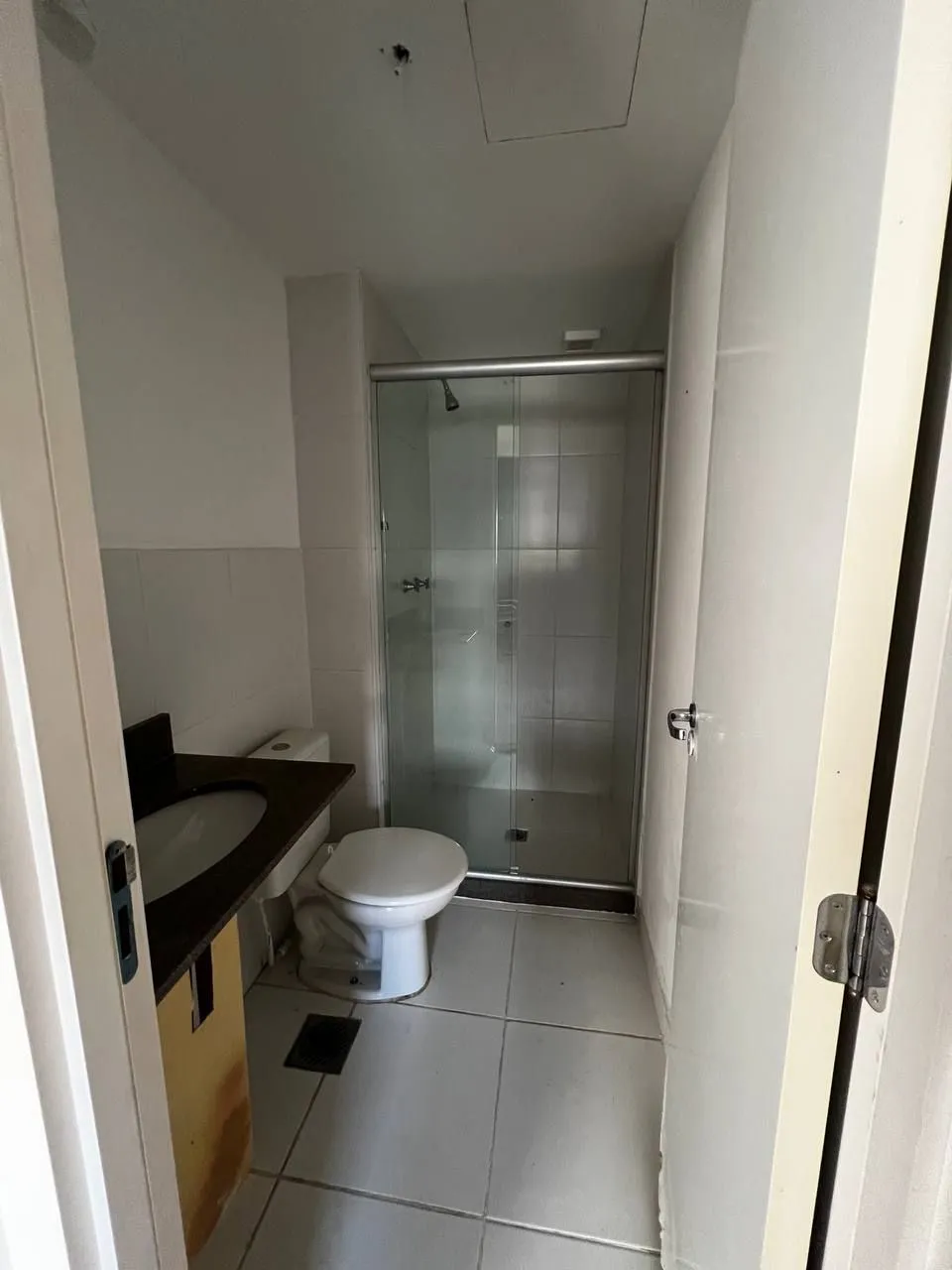 Imagem Apartamento de 3 dormitórios transformado em 2, 1 suíte e living com churrasqueira.