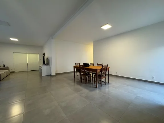 Imagem Casa tipo para venda em Centro com 3 quartos, sendo 3 suítes, 266m2