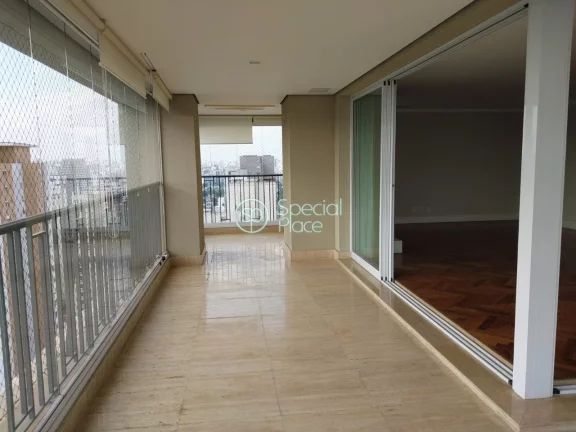 Imagem Excelente apartamento, com 240m² bem distribuídos, amplo living com varanda em L, lareira e uma vi...