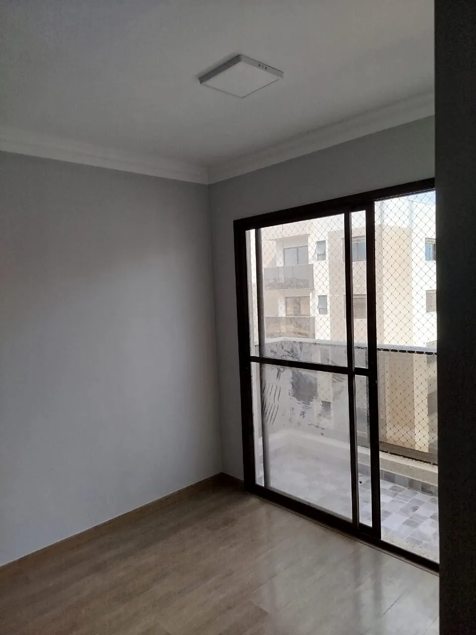 Imagem Apartamento em andar alto - Residencial Paris estuda permuta por lote