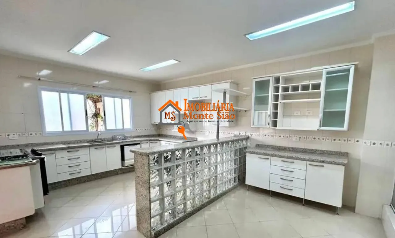Imagem Sobrado com 4 dormitórios à venda, 462 m² por R$ 2.120.000,00 - Vila Galvão - Guarulhos/SP