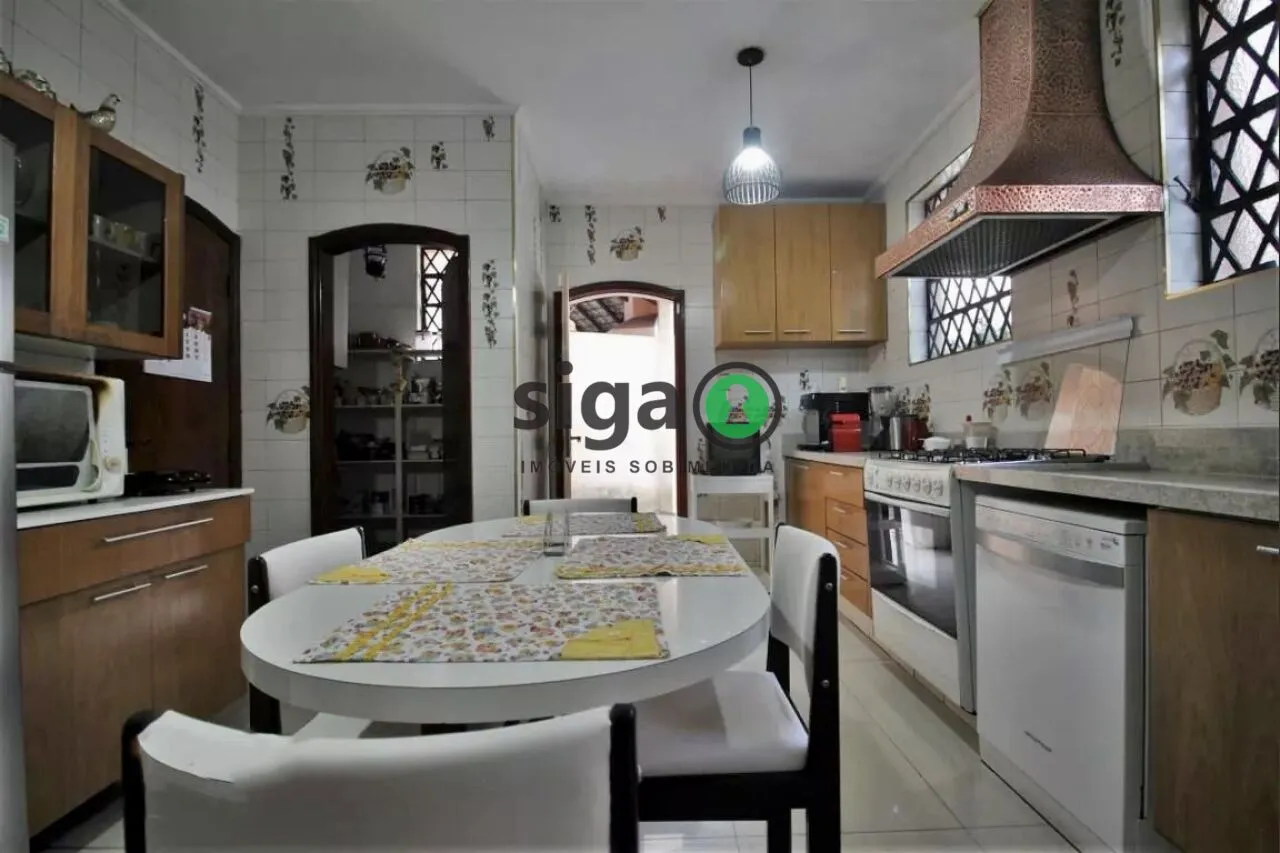 Imagem Casa a venda de 700 metros 6 dormitórios sendo 4 suítes 4 salas 9 vagas no Guedala