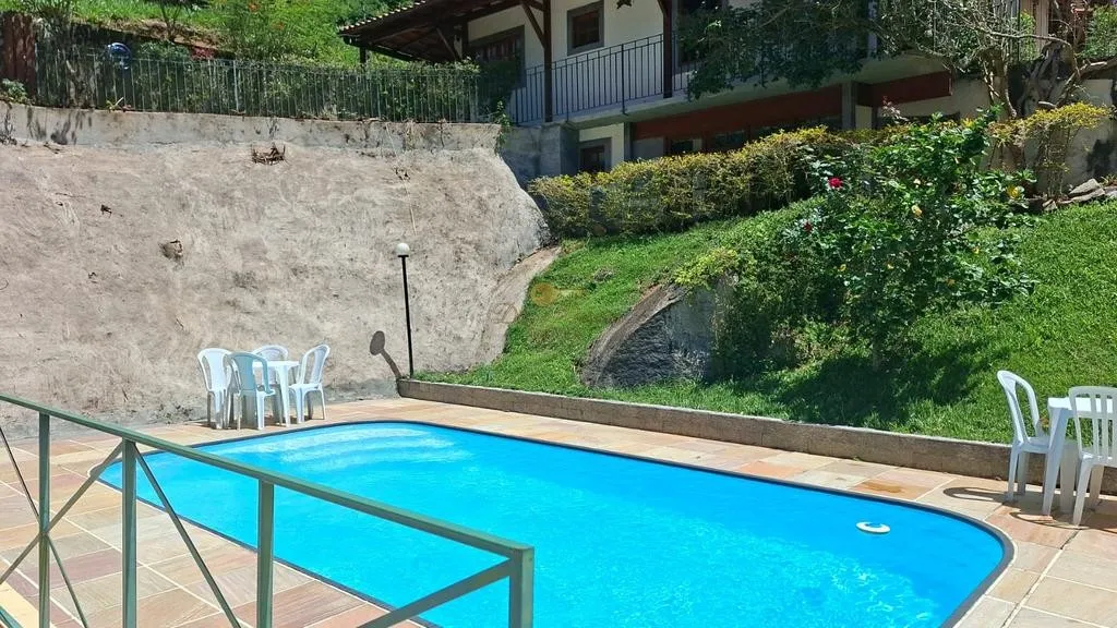 Imagem Casa em Condomínio para Venda em Teresópolis / RJ no bairro Cascata dos Amores