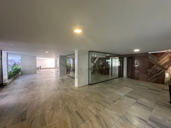 Imagem A 5ª Avenida Selecionou esse espaçoso 4/4, suite, lavabo, 225,48m2 de área privativa com 02 vagas soltas no melhor da Barra: por apenas R$1.200.000,00
