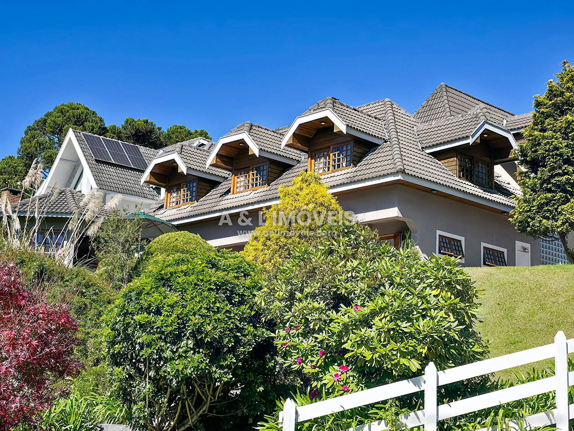 Imagem Casa à venda no Portal do Capivari com 5 dormitórios e 3 suítes
